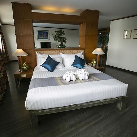 Friday Hotel Uttaradit Zewnętrze zdjęcie