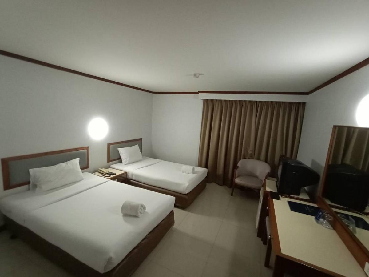 Friday Hotel Uttaradit Zewnętrze zdjęcie