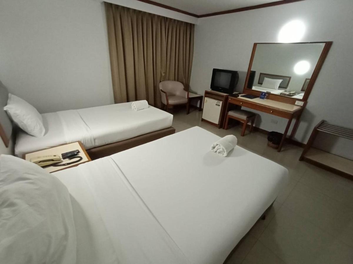 Friday Hotel Uttaradit Zewnętrze zdjęcie