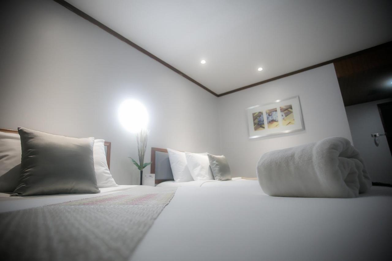 Friday Hotel Uttaradit Zewnętrze zdjęcie