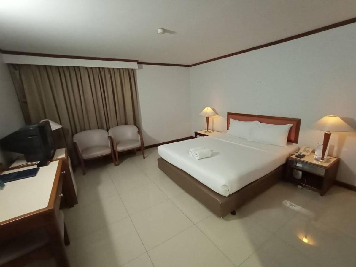 Friday Hotel Uttaradit Zewnętrze zdjęcie