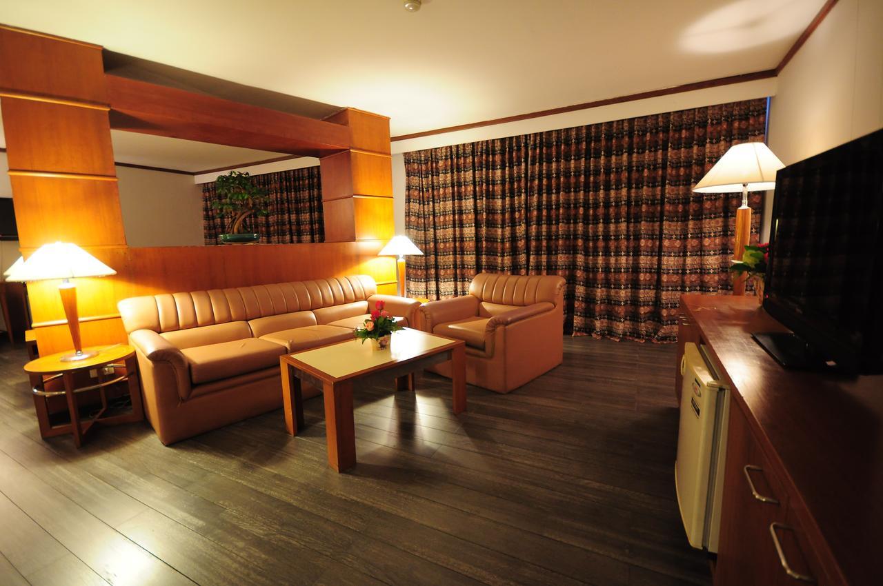 Friday Hotel Uttaradit Zewnętrze zdjęcie