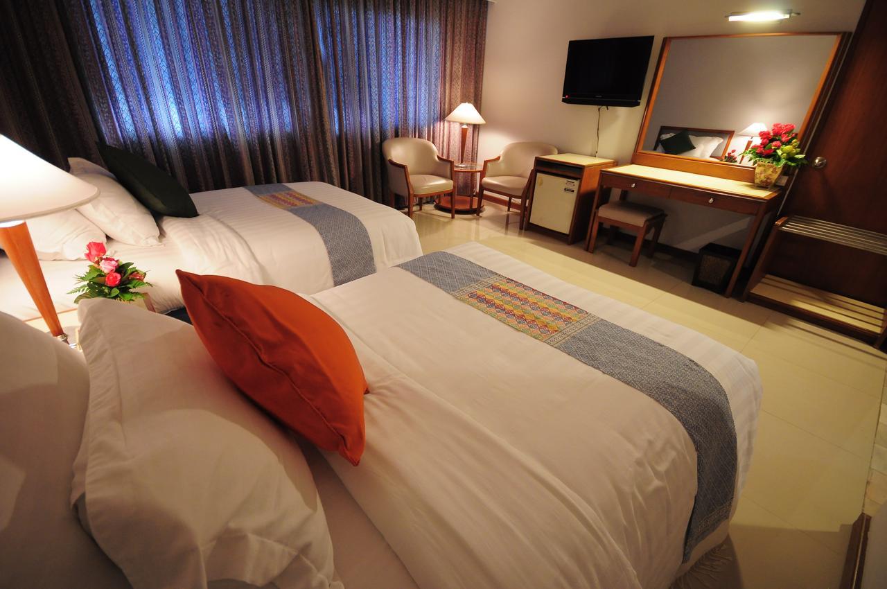 Friday Hotel Uttaradit Zewnętrze zdjęcie
