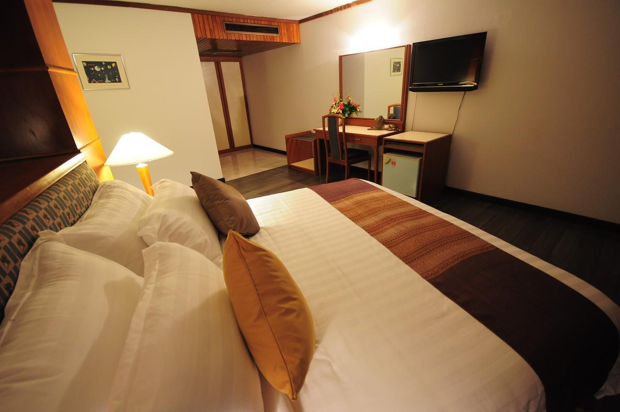 Friday Hotel Uttaradit Zewnętrze zdjęcie