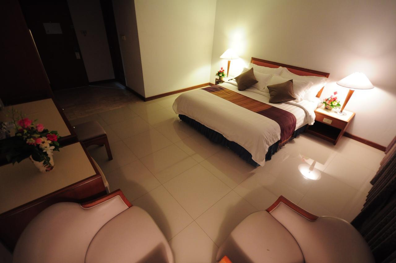 Friday Hotel Uttaradit Zewnętrze zdjęcie