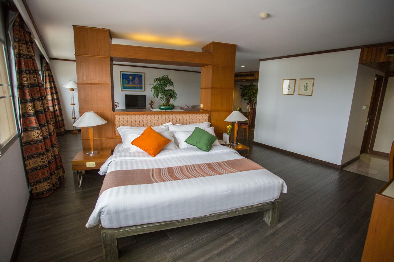 Friday Hotel Uttaradit Zewnętrze zdjęcie