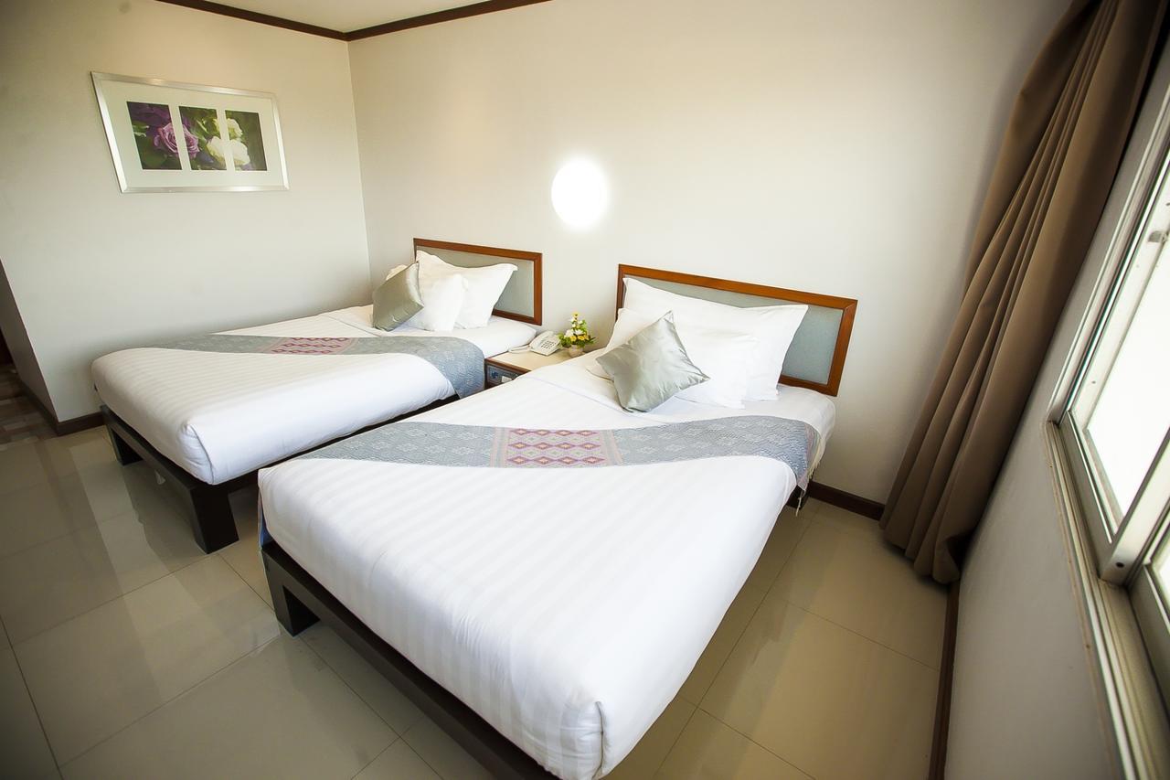 Friday Hotel Uttaradit Zewnętrze zdjęcie