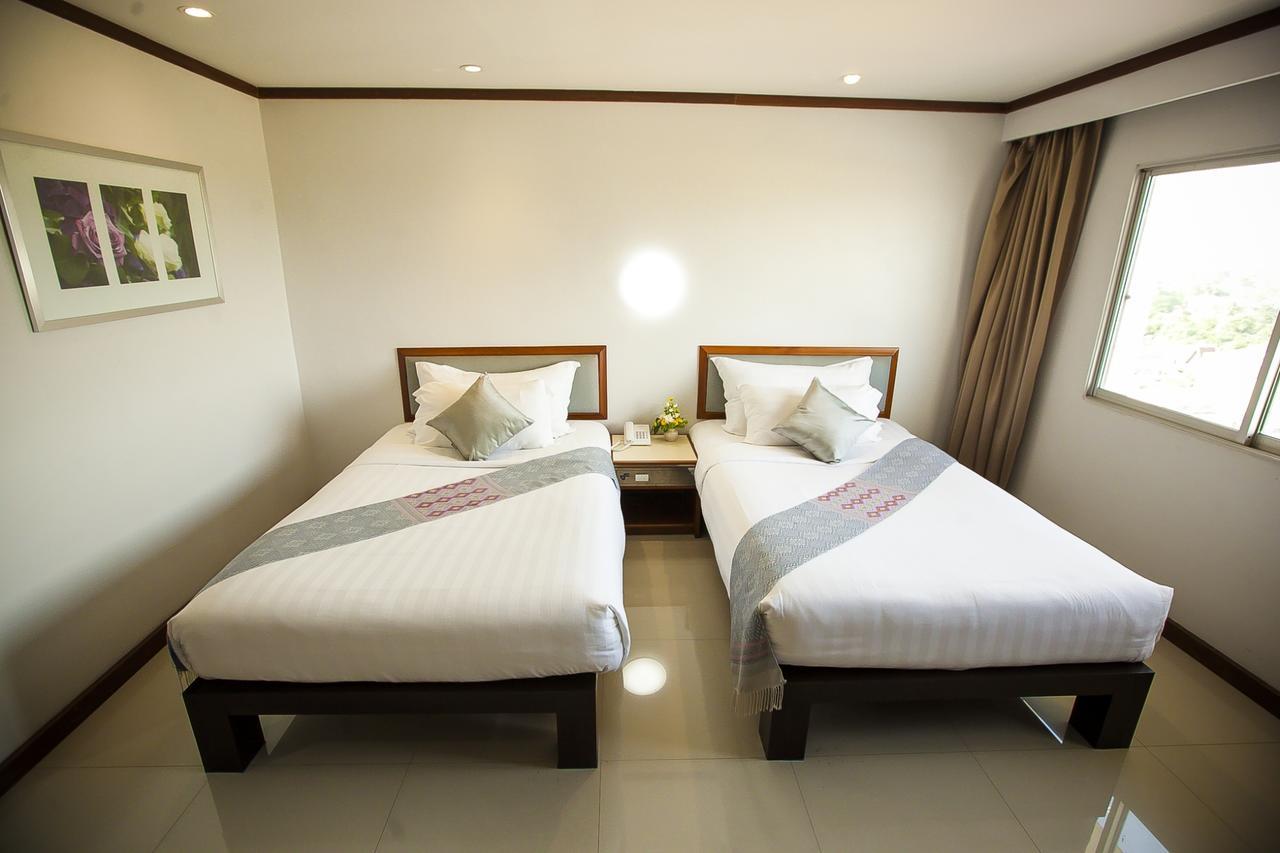 Friday Hotel Uttaradit Zewnętrze zdjęcie