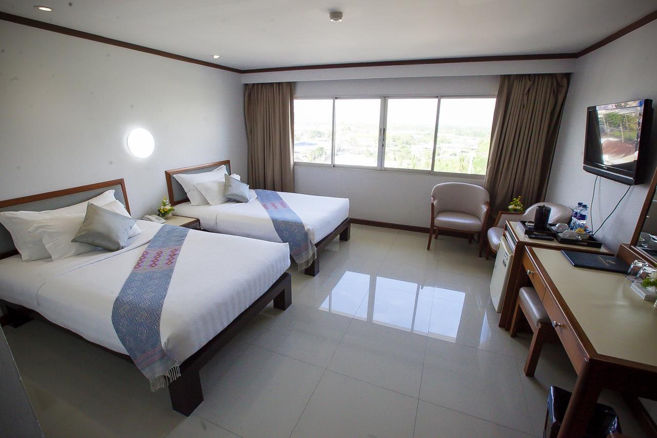 Friday Hotel Uttaradit Zewnętrze zdjęcie