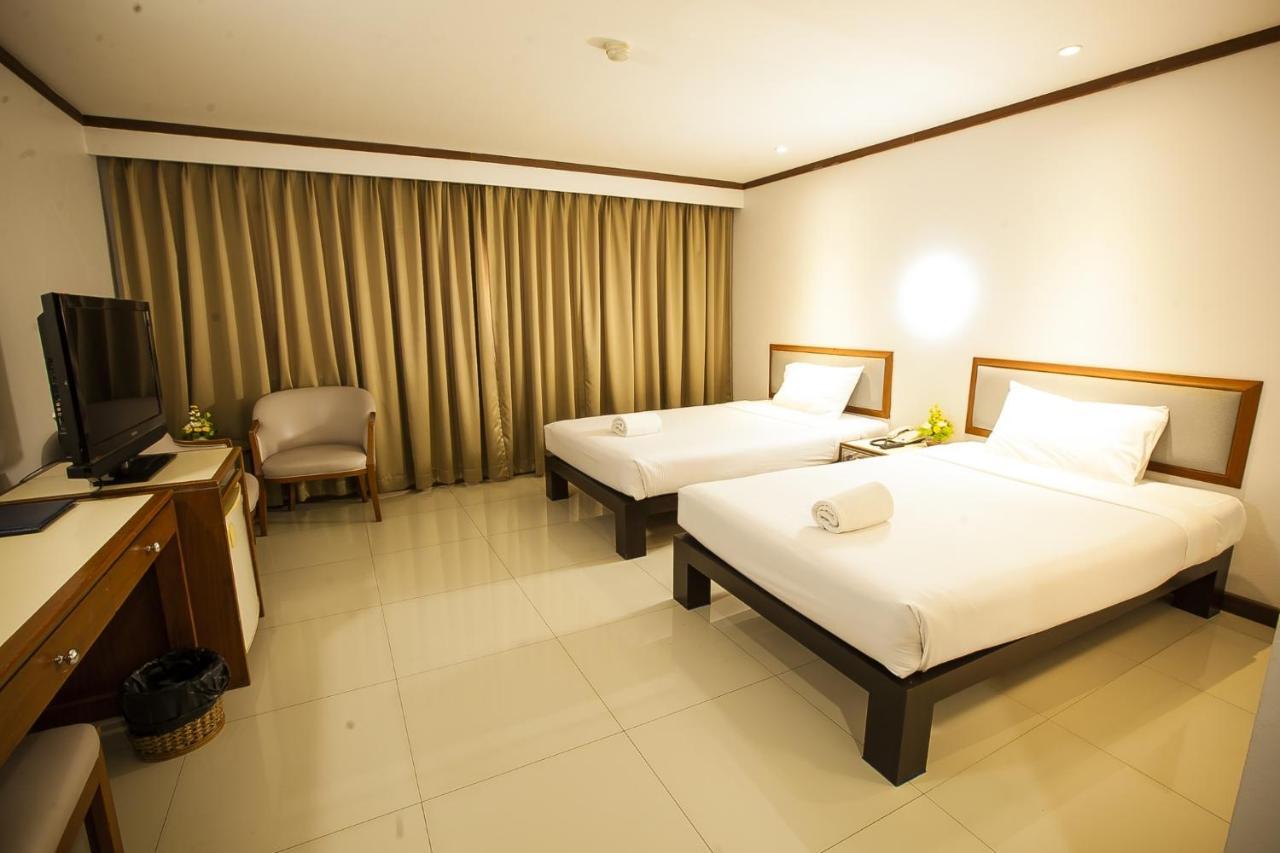 Friday Hotel Uttaradit Zewnętrze zdjęcie