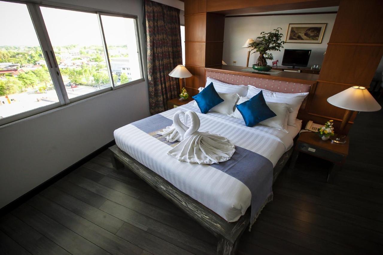 Friday Hotel Uttaradit Zewnętrze zdjęcie