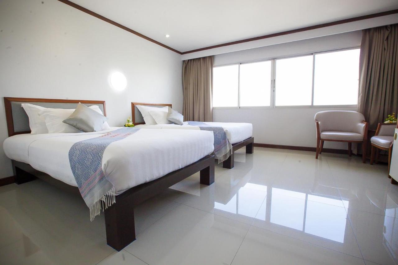 Friday Hotel Uttaradit Zewnętrze zdjęcie